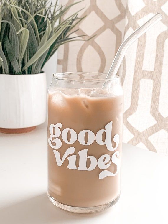 Mug with Wooden Lid and Clear Glass Straw: Practical for Juices and Ice Coffee good vibes