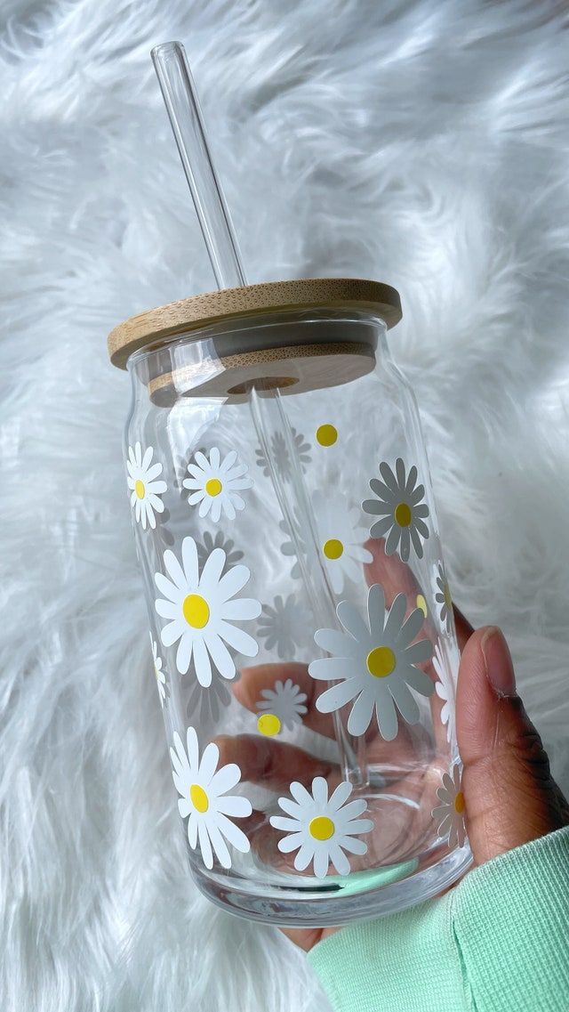 Mug with Wooden Lid and Clear Glass Straw: Practical for Juices and Ice Coffee ماتشا الأخضر والحليب الكريمي (Copy)