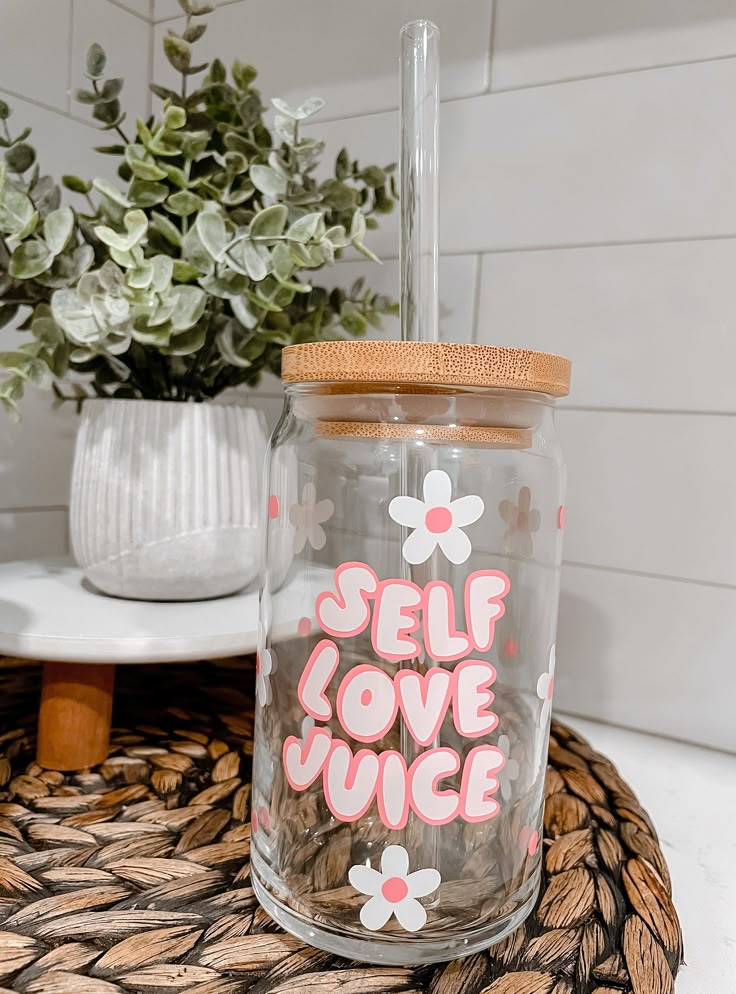 Mug with Wooden Lid and Clear Glass Straw: Practical for Juices and Ice Coffee Matcha Girly (Copy)