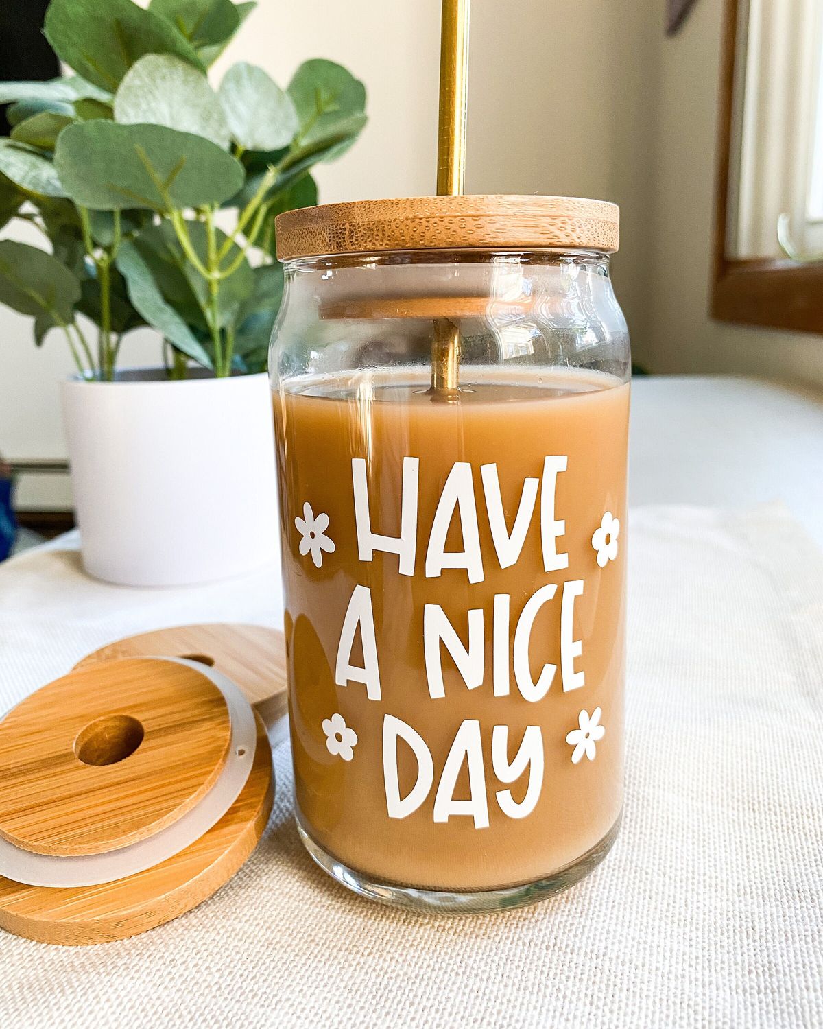 Mug with Wooden Lid and Clear Glass Straw: Practical for Juices and Ice Coffee HAVE A NICE DAY