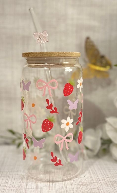 Mug with Wooden Lid and Clear Glass Straw: Practical for Juices and Ice CoffeePurple butterflies, pink ribbons