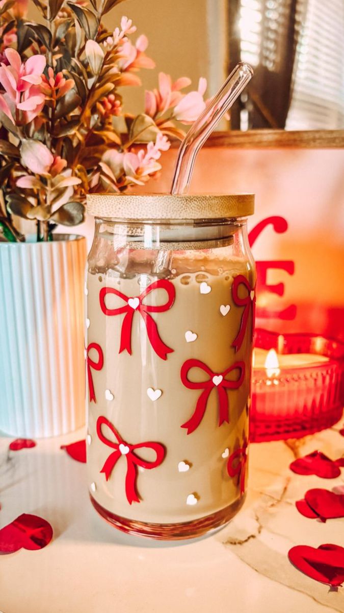 Mug with Wooden Lid and Clear Glass Straw: Practical for Juices and Ice Coffee Small red ribbons and scattered white hearts