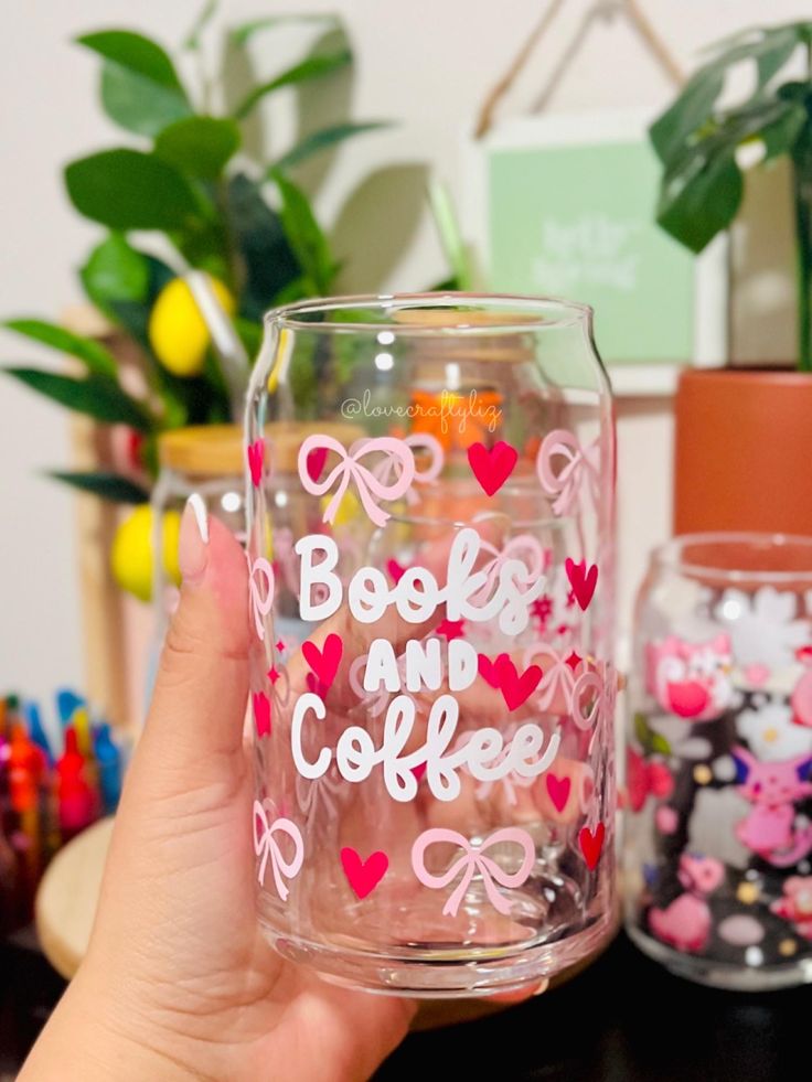 Mug with Wooden Lid and Clear Glass Straw: Practical for Juices and Ice Coffee Small pink hearts and scattered dots (Copy)