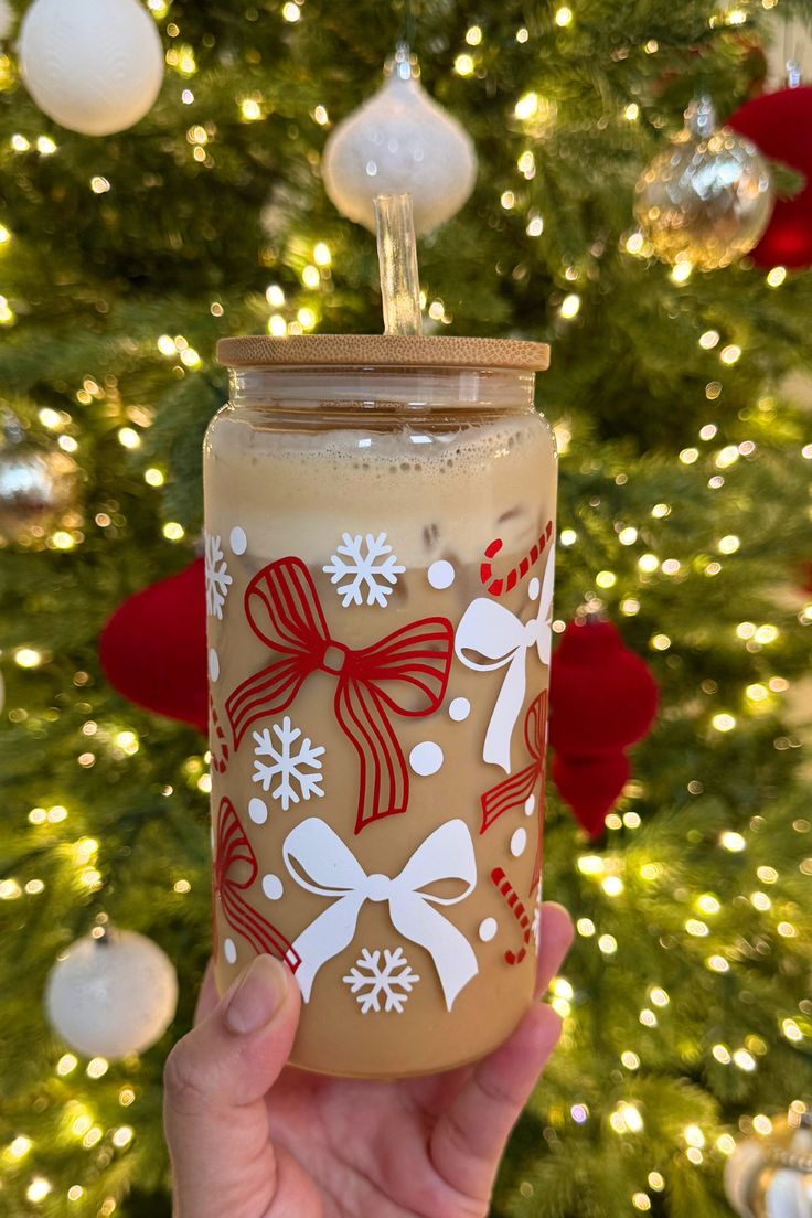 Mug with Wooden Lid and Clear Glass Straw: Practical for Juices and Ice Coffee  Red and white stripes, snowflakes