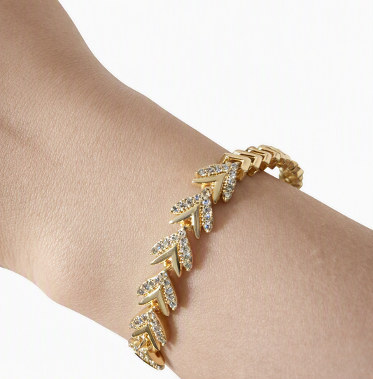Luxury Chevron Arrowhead Tennis Bracelet for Women - 14K Gold-Plated V-Shaped Link Chain with Full Pavé Zircon Crystals, Elegant 3D Geometric Statement Wrist Jewelry Gift for Parties