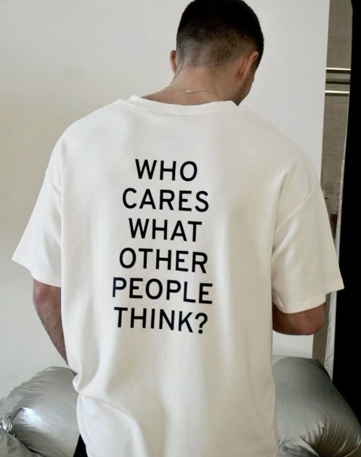 travel travellar t- shirt White Back 18